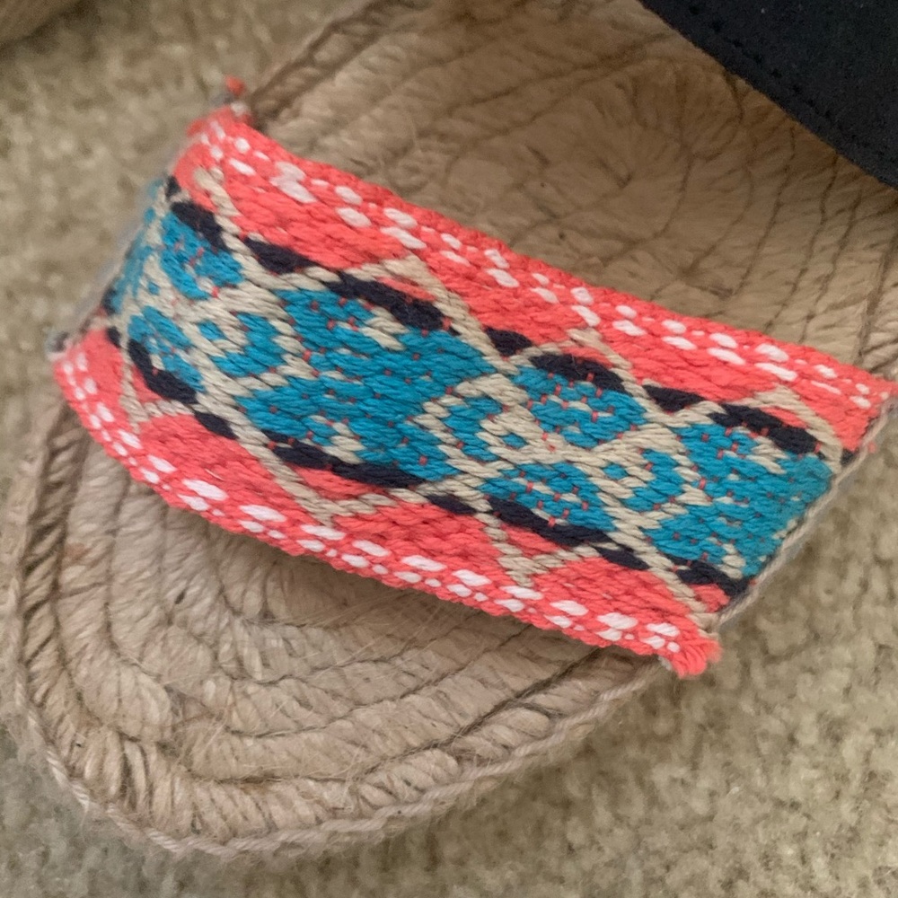 Manebí Sandals - Picture 2 of 5